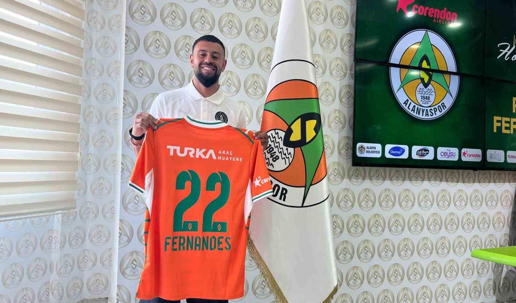 L'Alanyaspor ingaggia Paolo Fernandes dall'AEK in prestito per un anno