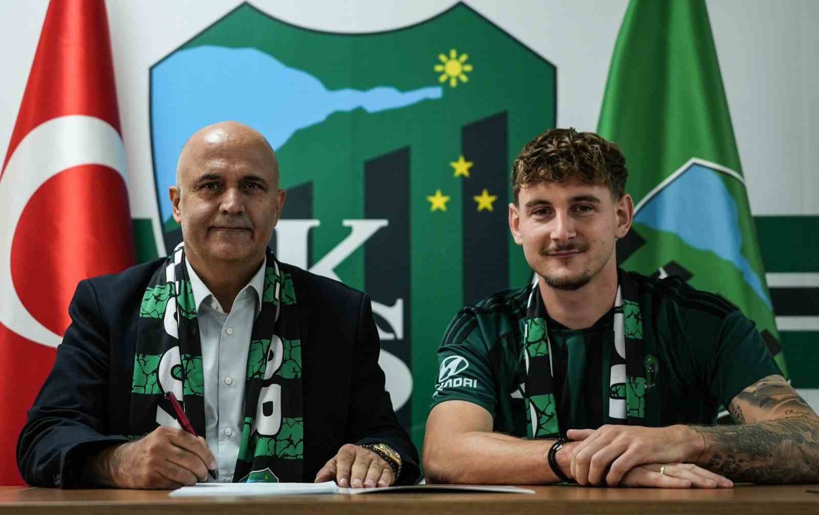 Kocaelispor tesislerinde Matej Maglica’nın imza töreninden bir kare.