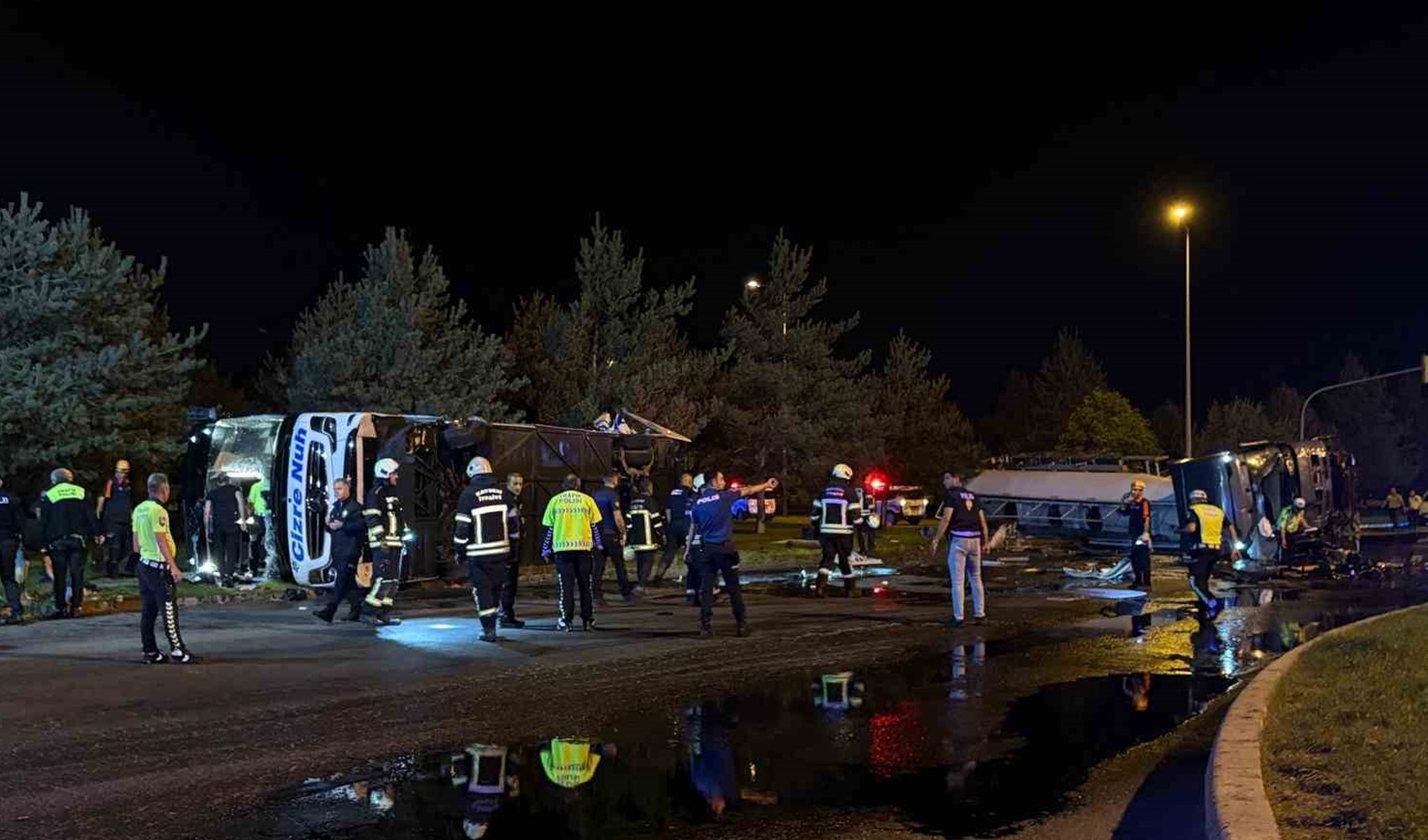 Kayseri’de yolcu otobüsü ile yakıt tankeri çarpıştı!