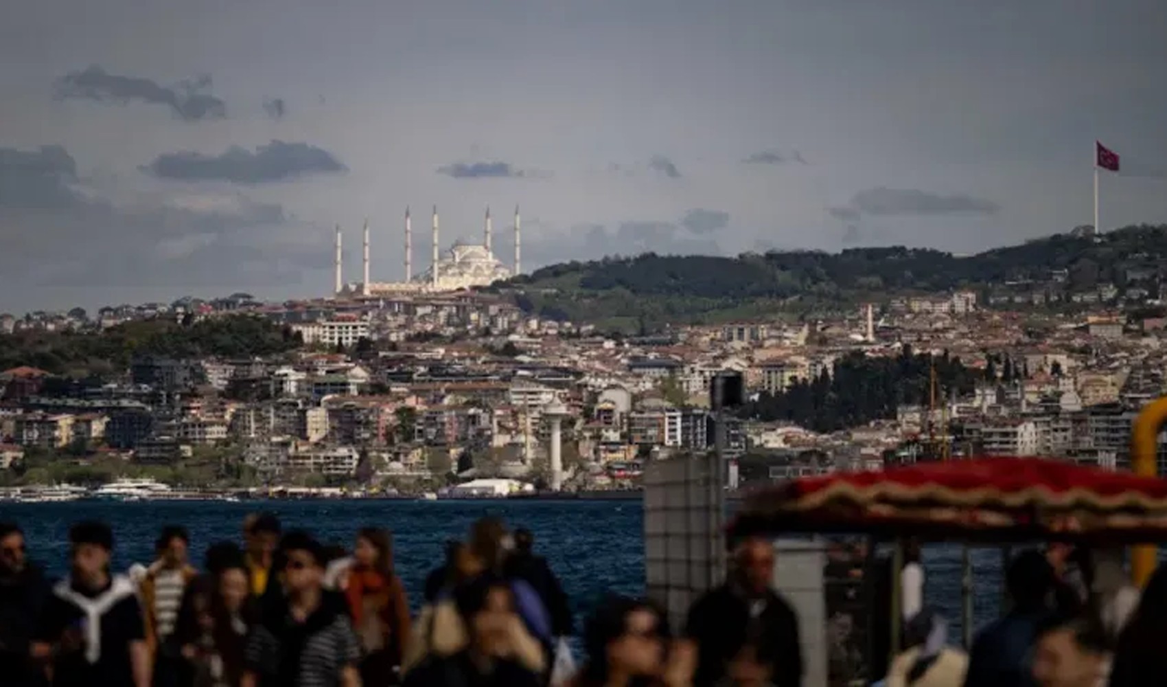 AKOM İstanbulluların beklediği müjdeyi verdi: Sıcaklıklar düşecek, serin hava geliyor