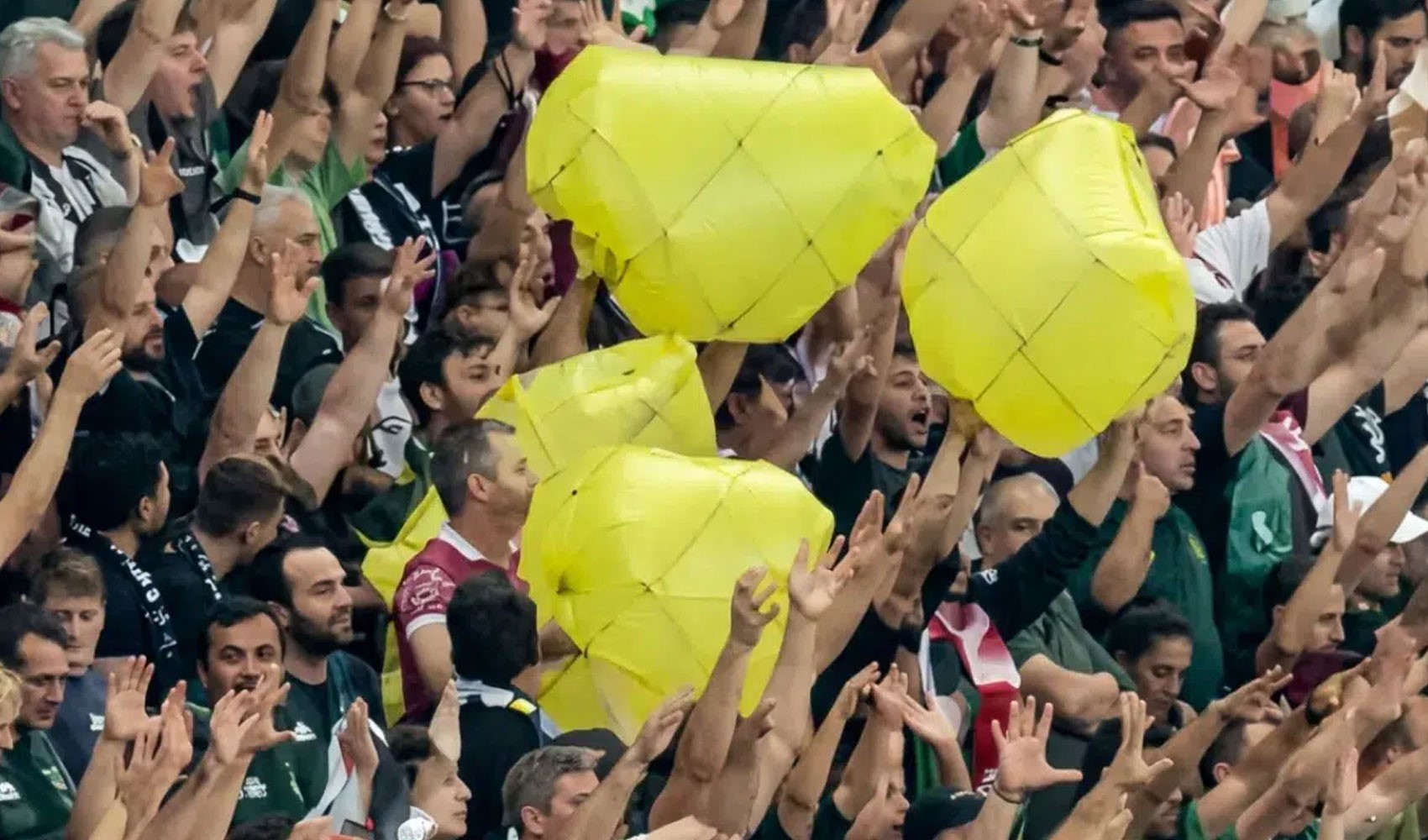 Kocaelispor-Amedspor maçında sarı poşet sallayanlara soruşturma! 5 kişi hakkında gözaltı kararı verildi