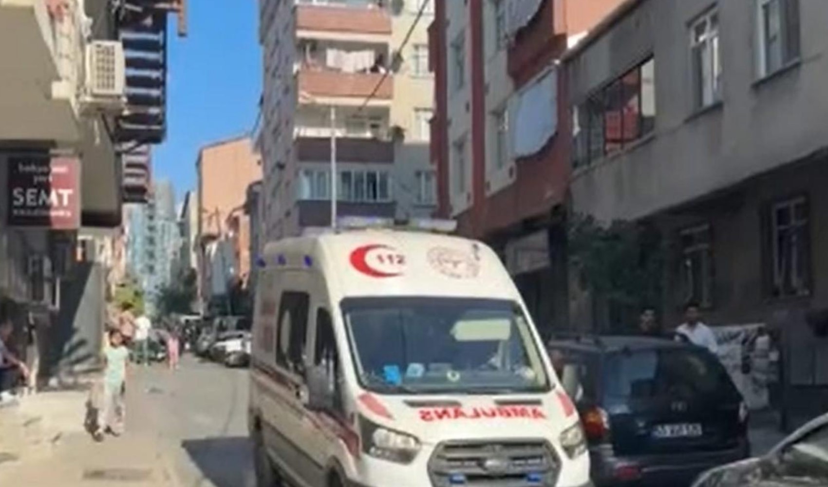 Küçükçekmece’de deodorant kutusu patladı: Anne ve 2 çocuğu yaralandı