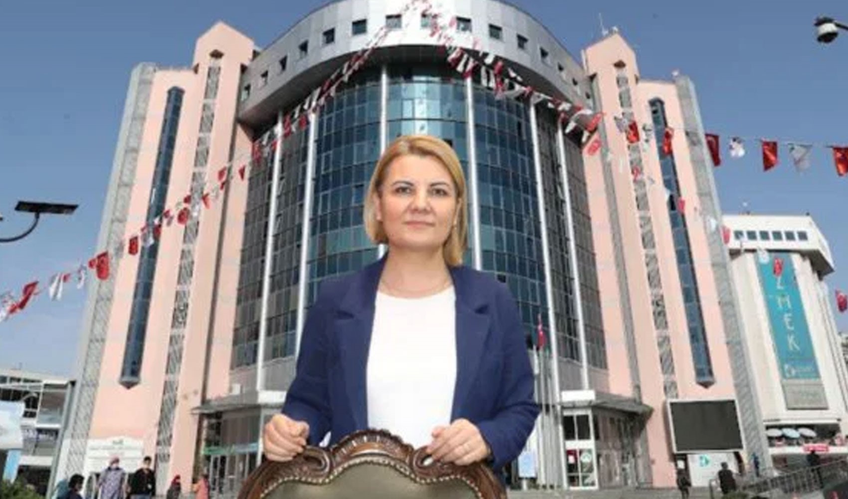 Tutuklu İzmit Belediye Başkanı Fatma Kaplan Hürriyet’in ‘CHP’ plakalı makam aracı satışta