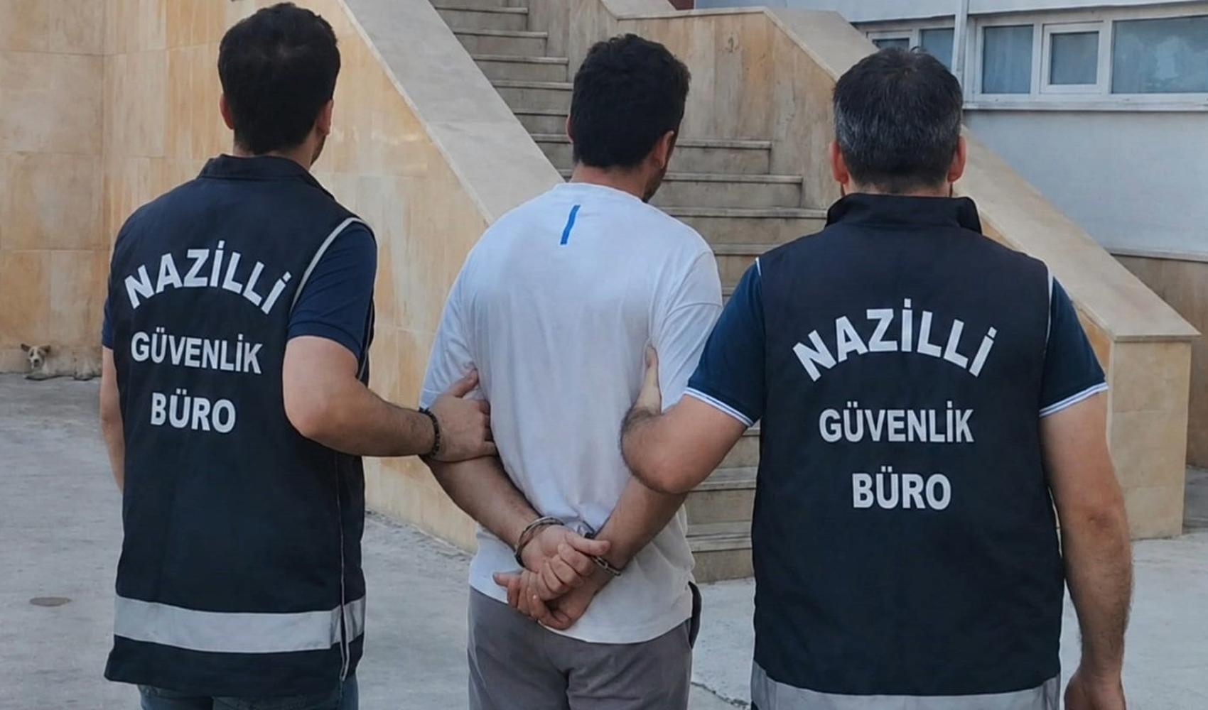 Nazilli’de üst geçide maket asan kişi gözaltına alındı