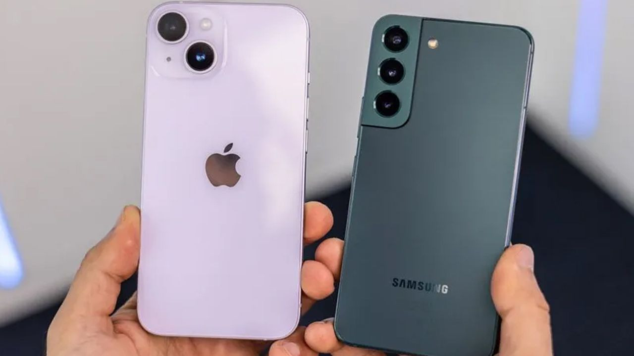 An Apple and a Samsung phone held in hand.