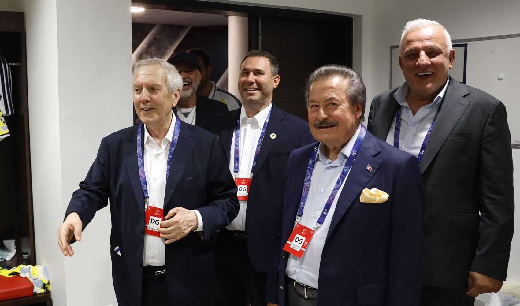 Aziz Yıldırım è sceso negli spogliatoi