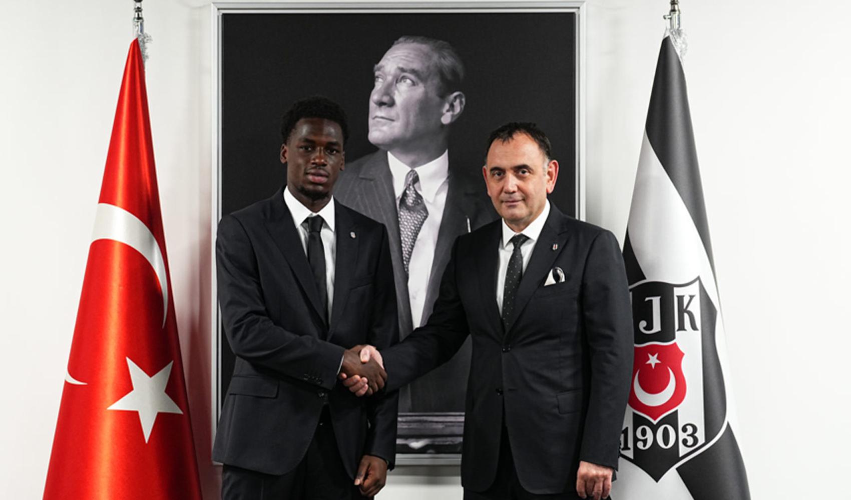 Beşiktaş annonce officiellement le transfert d'Ernest Poku
