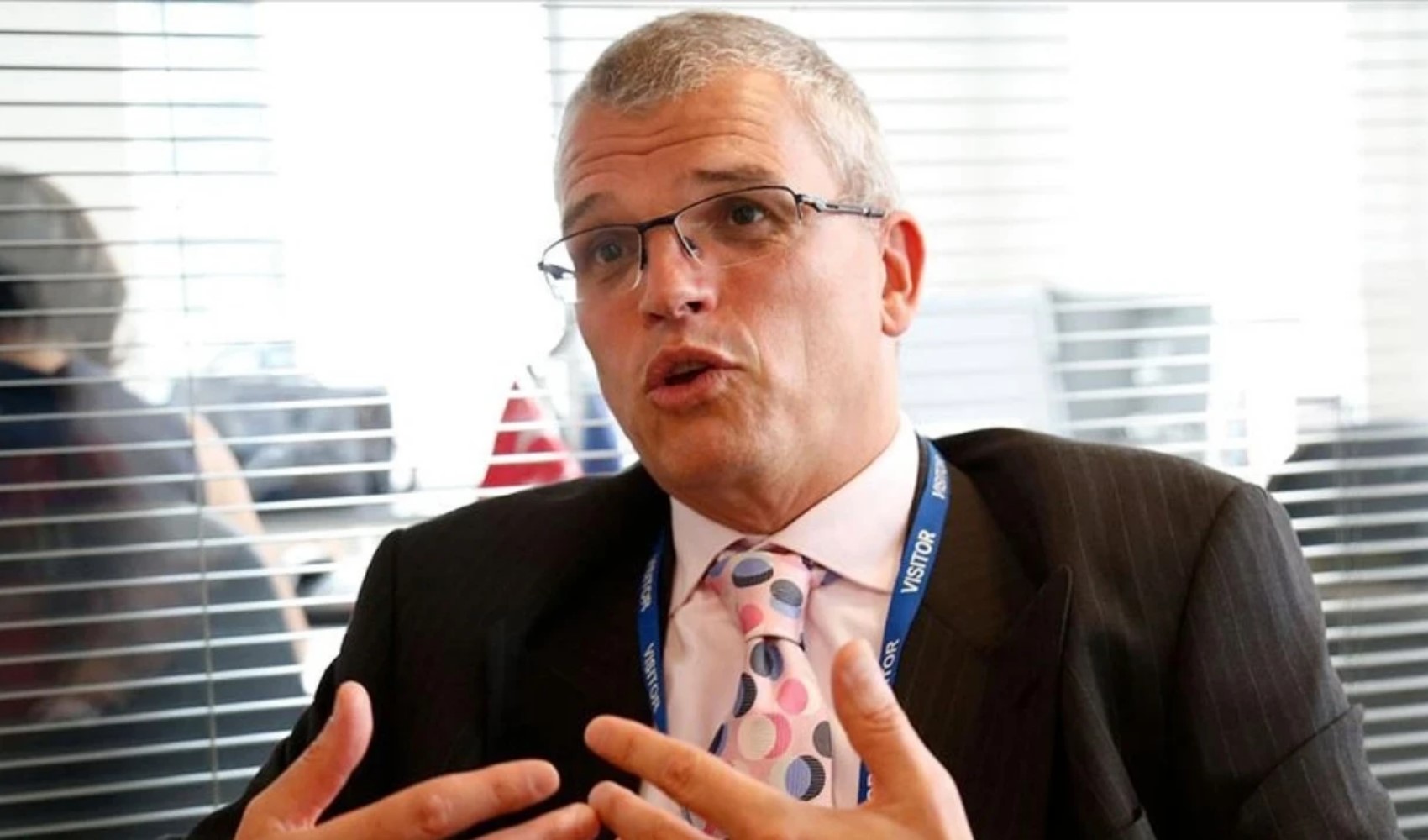 Avviata un'indagine per 'insulto al Presidente' contro l'economista britannico Timothy Ash
