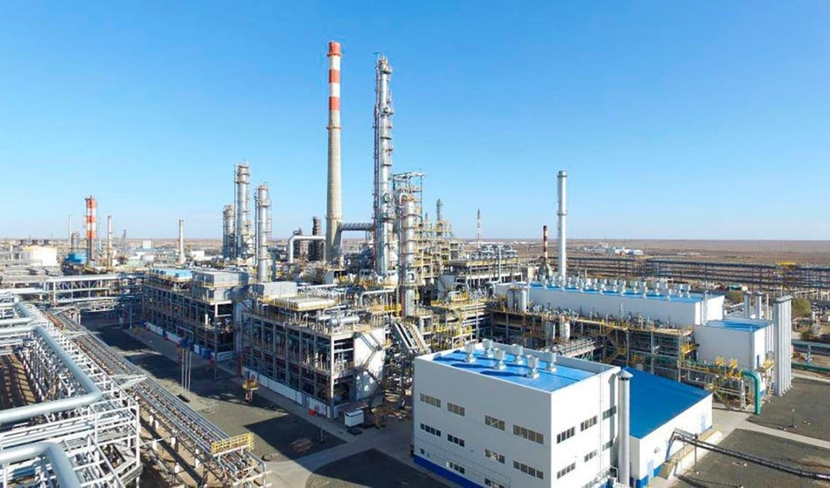Kazakistan’daki Atırau Petrol Rafinerisi’nde yangın kontrol altına alındı