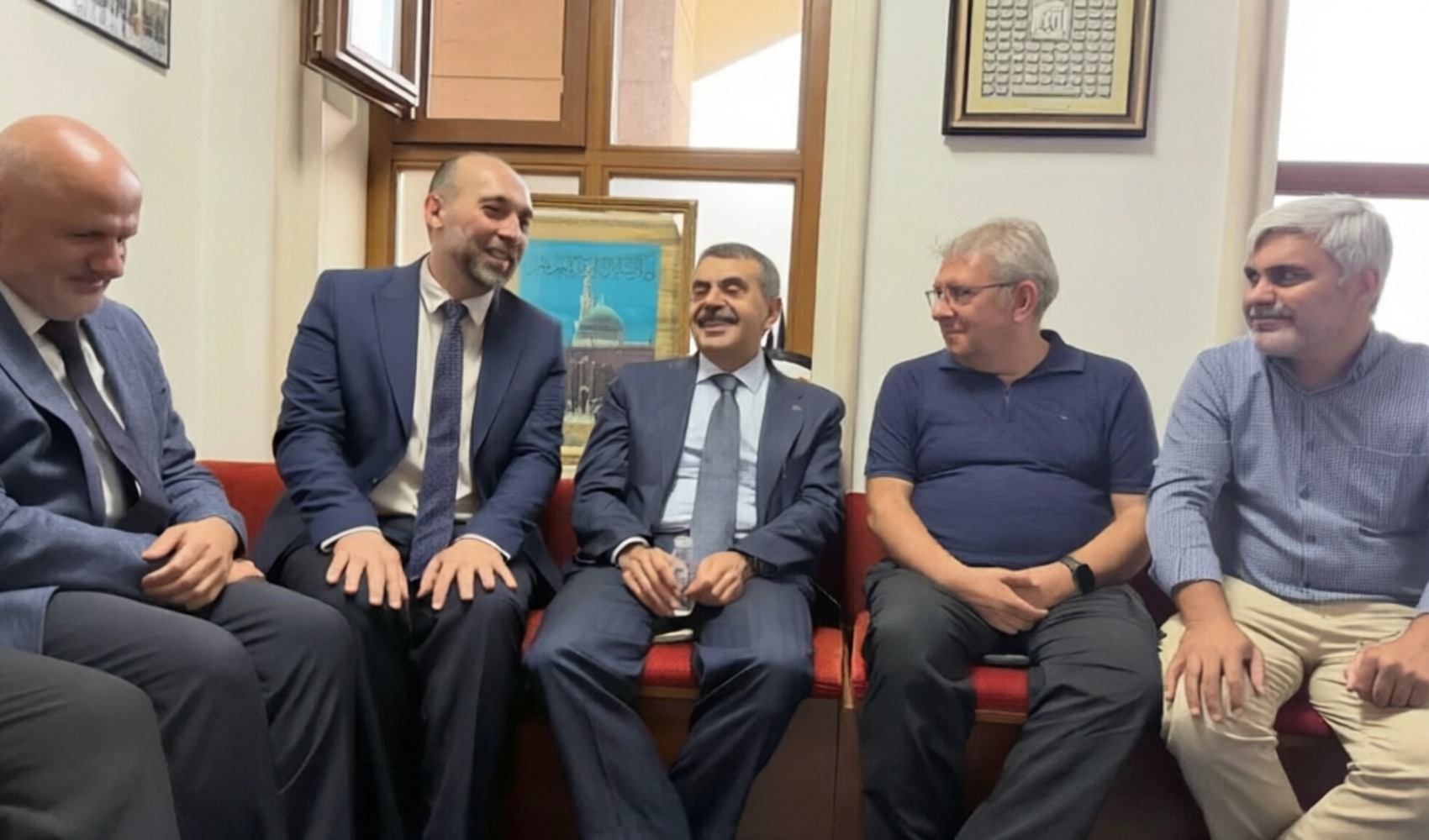 Dopo il titolo di Akit sull'istruzione mista, torna al centro dell'attenzione l'incontro con il Ministro Tekin