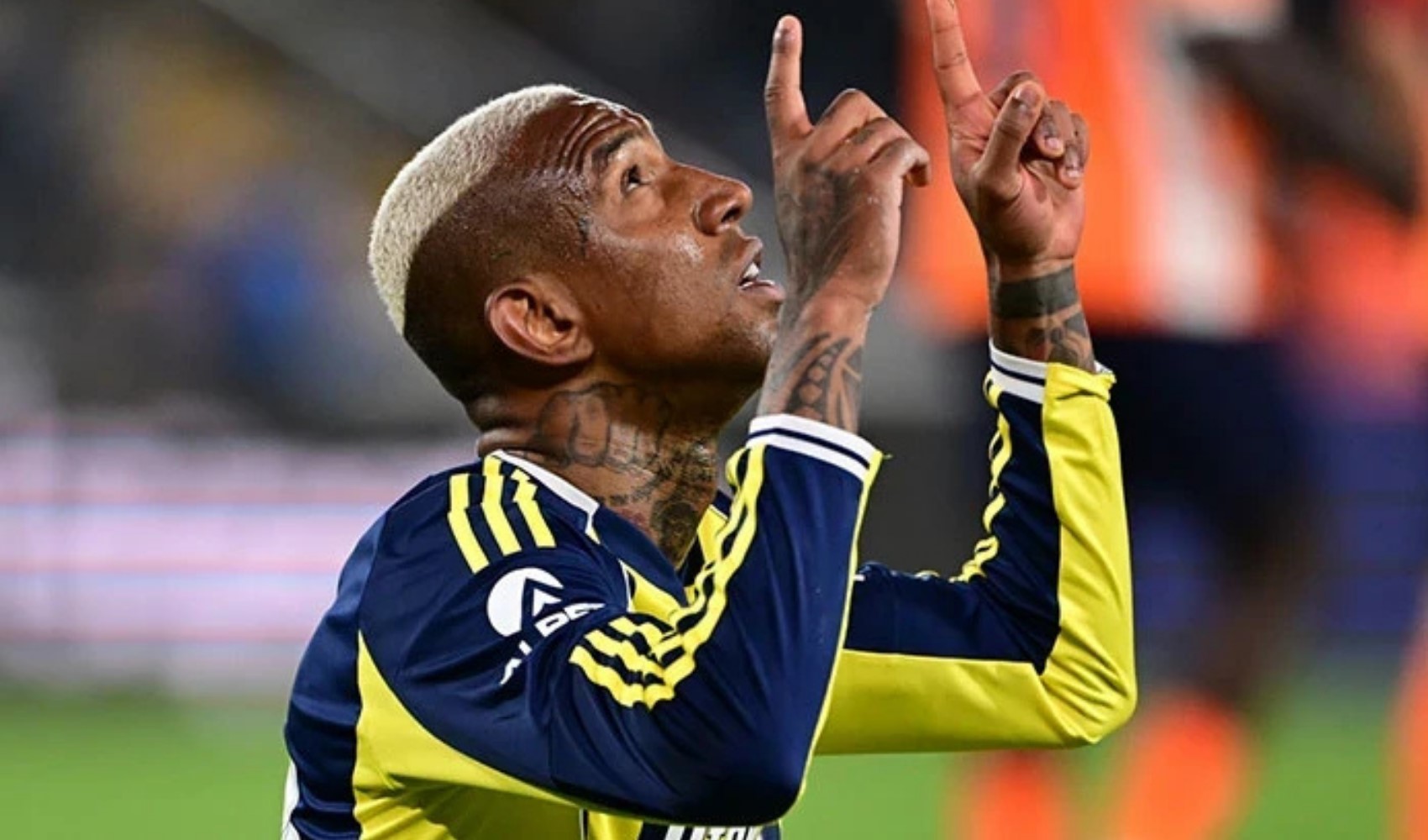 Fenerbahçe'nin yollarını ayıracağı konuşulan Talisca'dan çarpıcı mesaj