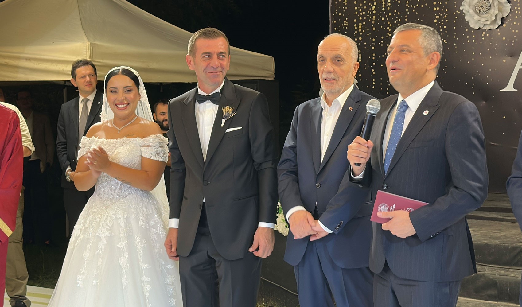 Özgür Özel, Yeni Parti Sakarya İl Başkanının düğününe katıldı