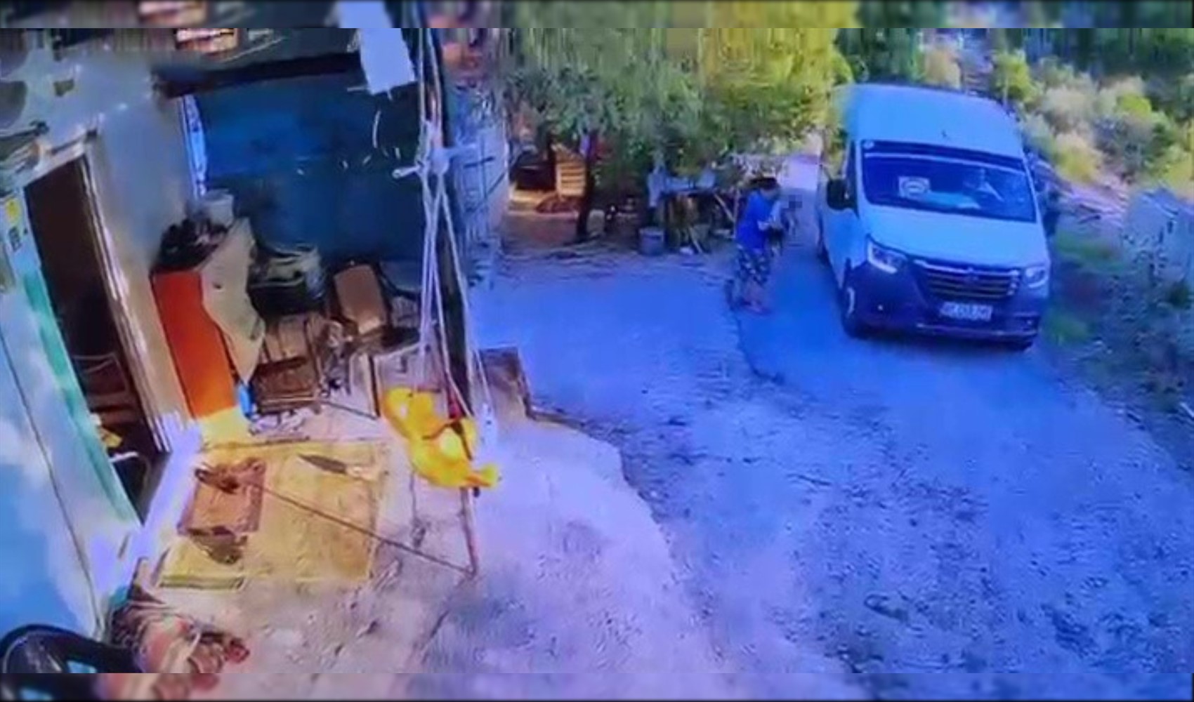 Geri manevra yaptığı araçla 1,5 yaşındaki oğlunun ölümüne sebep oldu