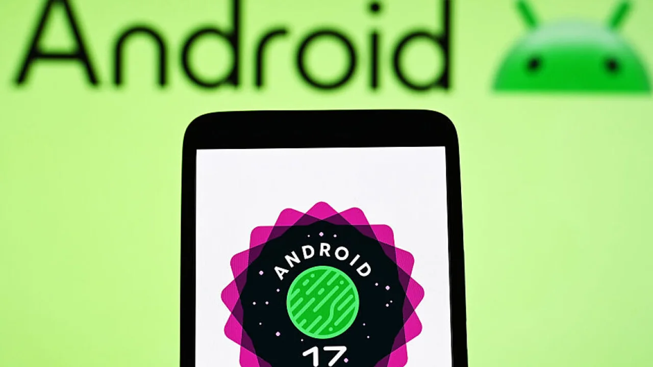 Android 17 ifadesinin yer aldığı akıllı telefon görseli.