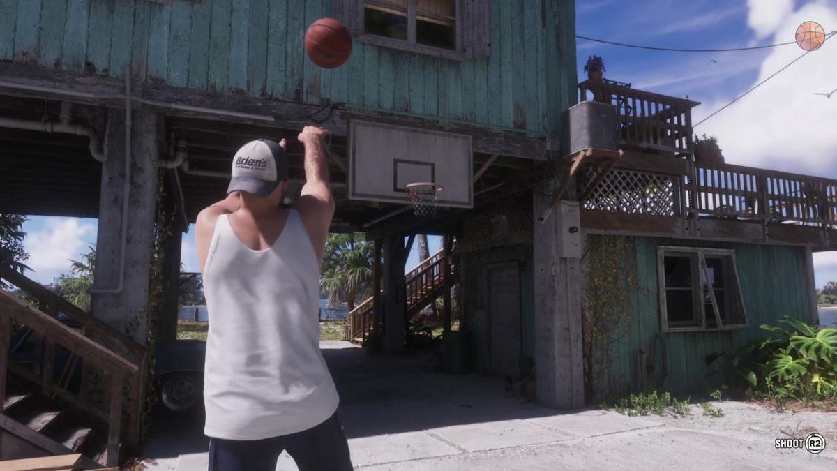 Bir karakterin açık alanda basketbol atışı yaptığı GTA 6 oynanış görüntüsü.