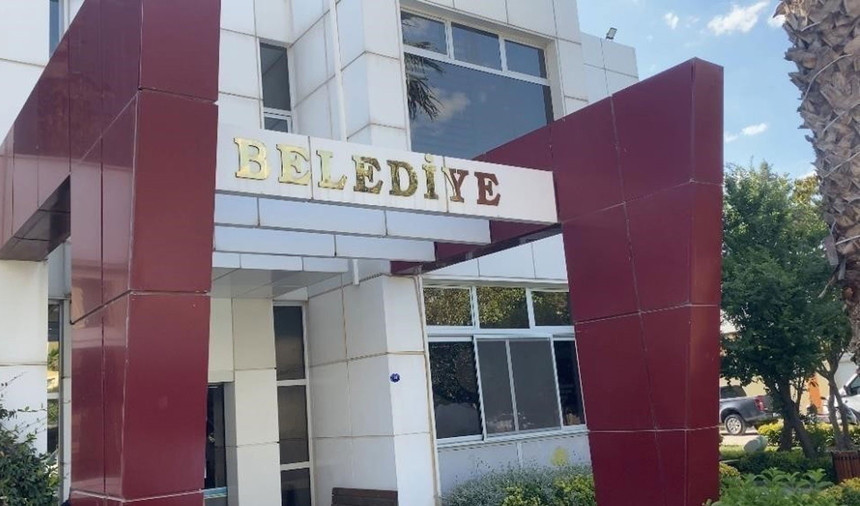 Seferihisar'ın tutuklu eski Belediye Başkanı'nın makam sürücüsü gözaltına alındı
