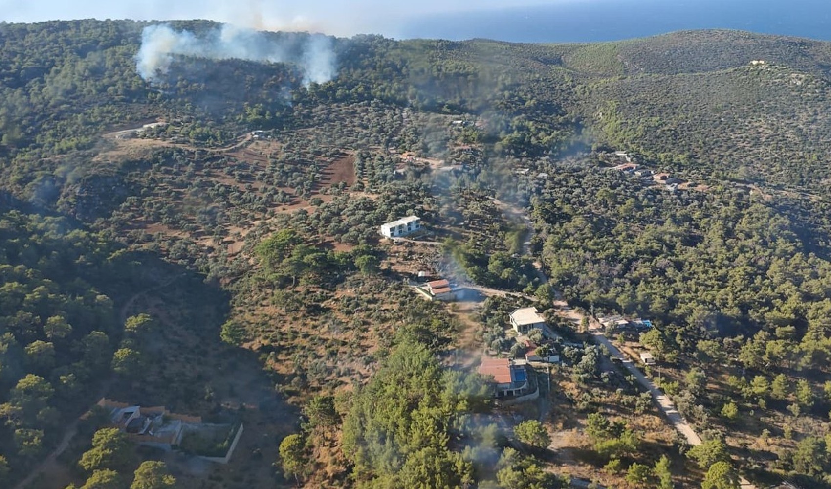 Antalya Kaş’ta orman yangını: Ekipler alevlere havadan ve karadan müdahale ediyor