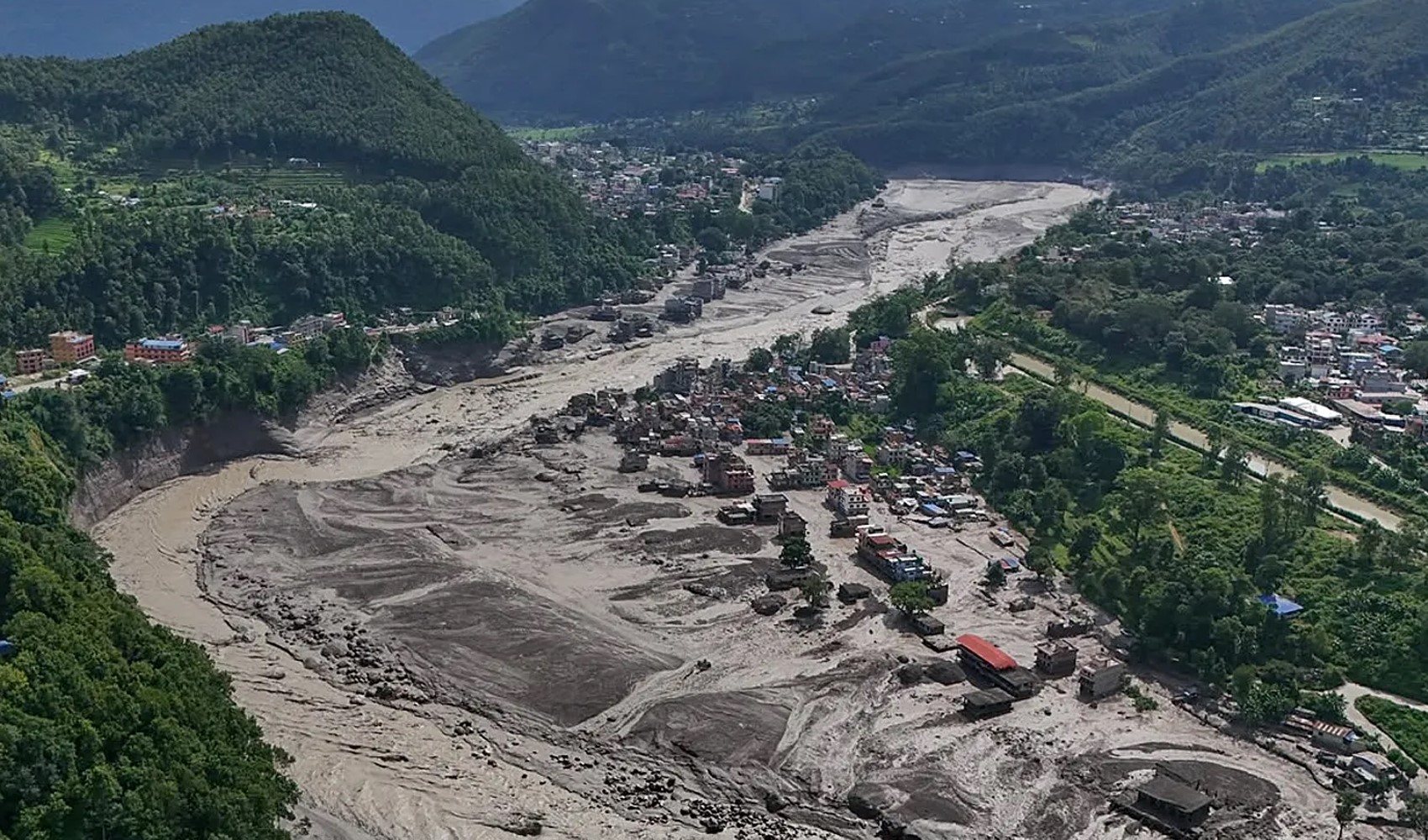 Nepal’deki sel sonrası kritik uyarı: Daha büyükleri gelebilir, 15 milyon kişi tehlikede!