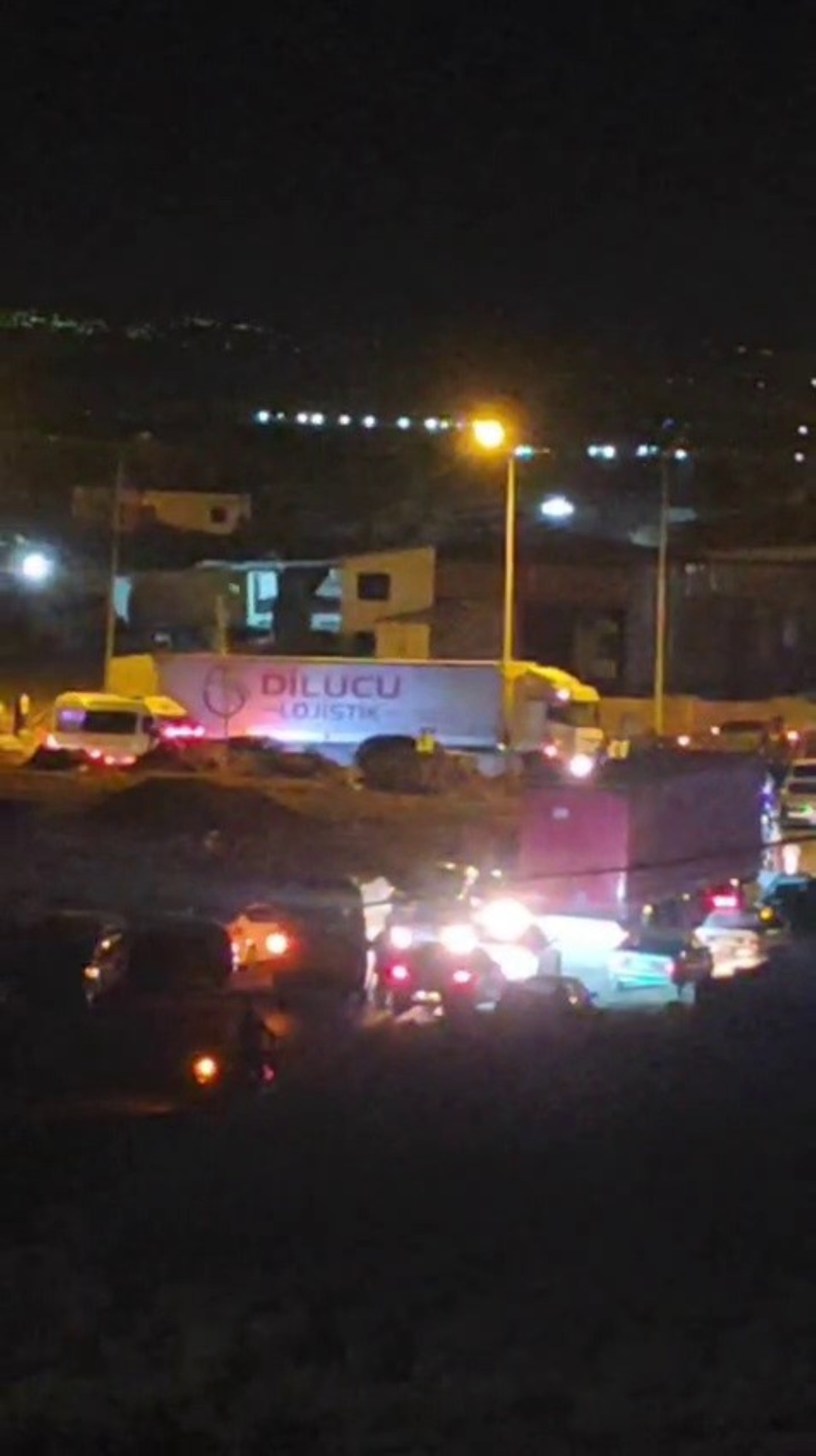 Düğün konvoyunda yaşanan tartışma meydan savaşına döndü