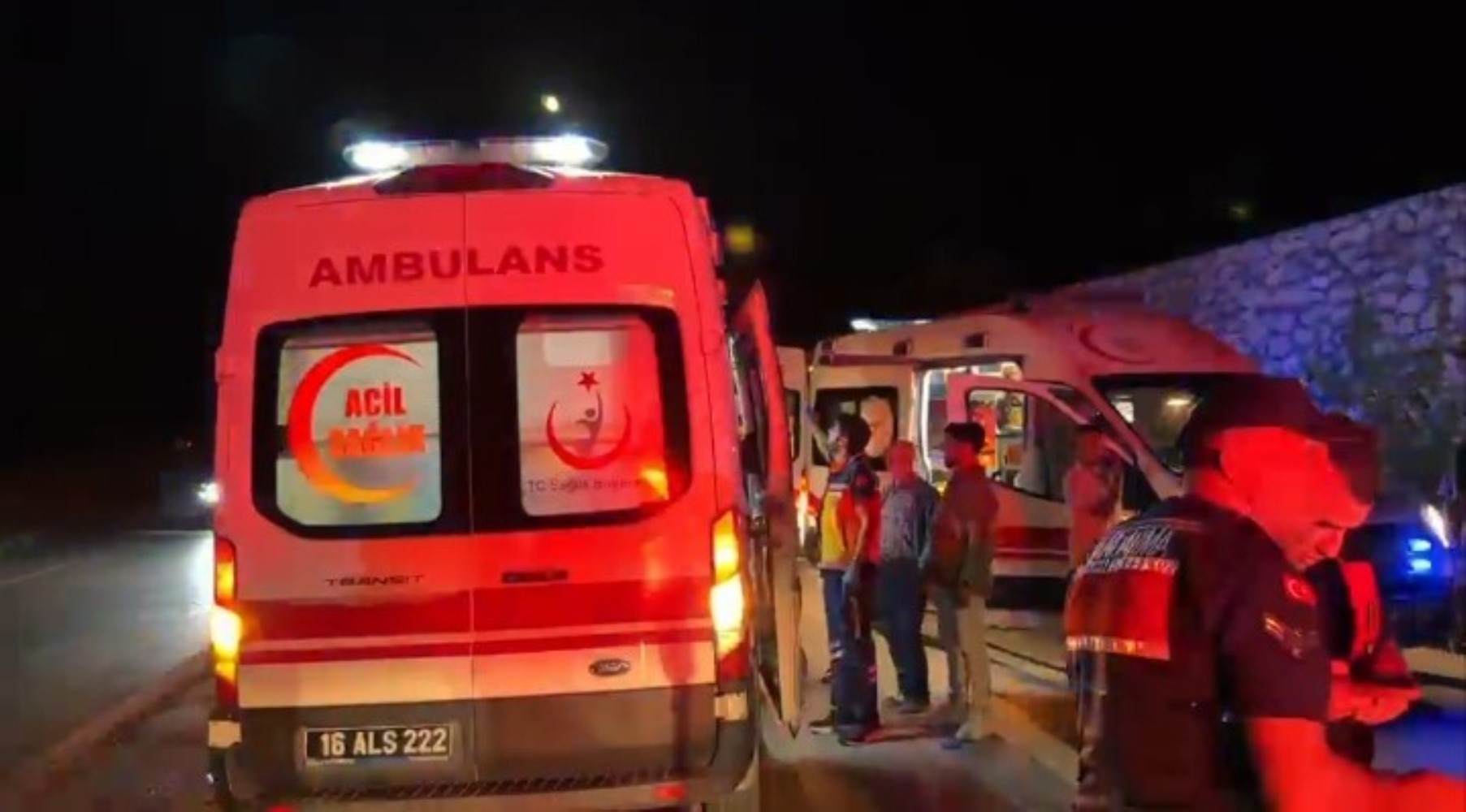 Bursa'da iki otomobil kafa kafaya çarpıştı: 5 yaralı, 2 ölü