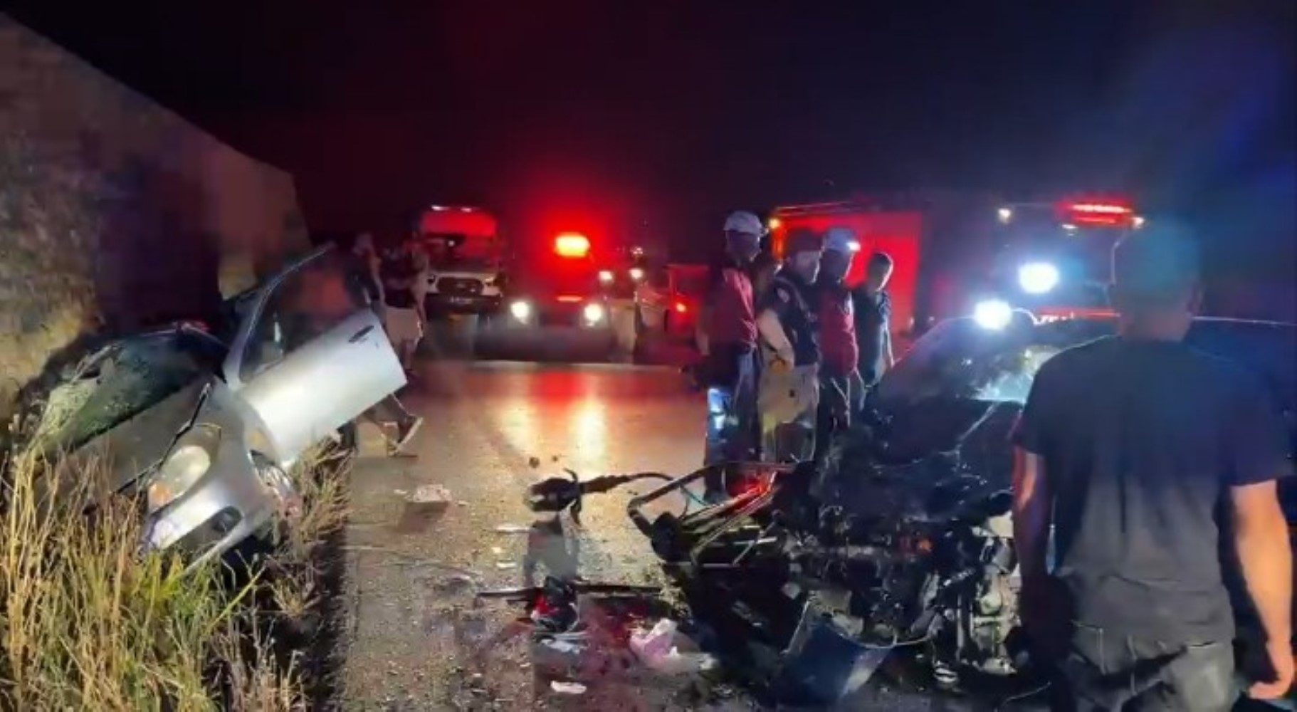 Bursa'da iki otomobil kafa kafaya çarpıştı: 5 yaralı, 2 ölü