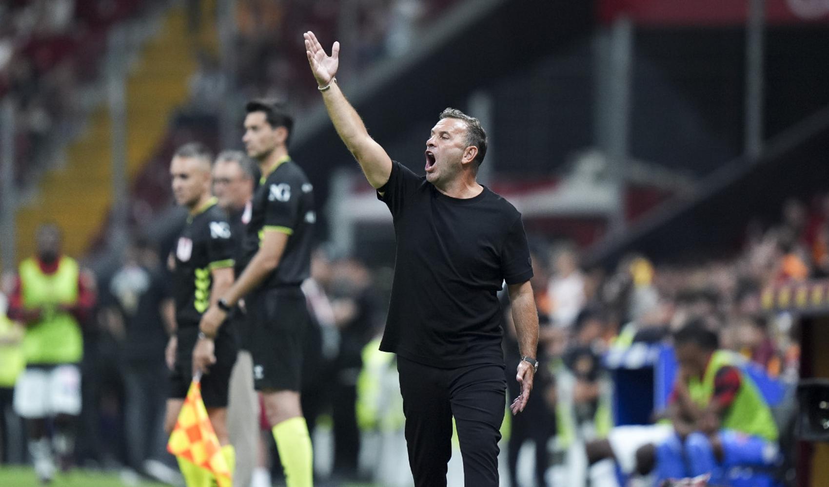 Okan Buruk’tan Galatasaray taraftarına transfer mesajı: Eksiklerimizi tamamlayacağız