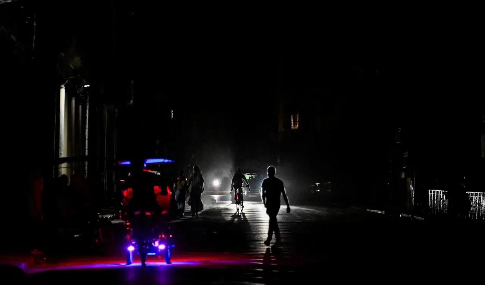 Il sistema elettrico nazionale di Cuba è crollato: blackout in tutto il Paese