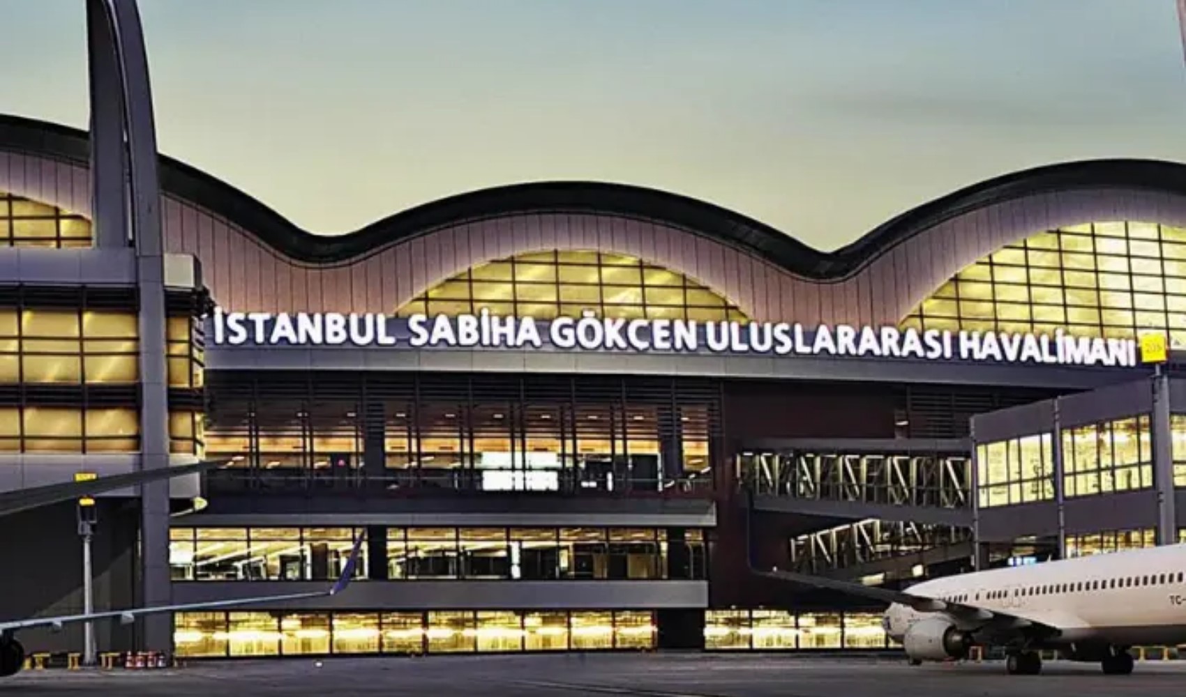 Sabiha Gökçen’de tarihi yolcu ve uçuş rekoru