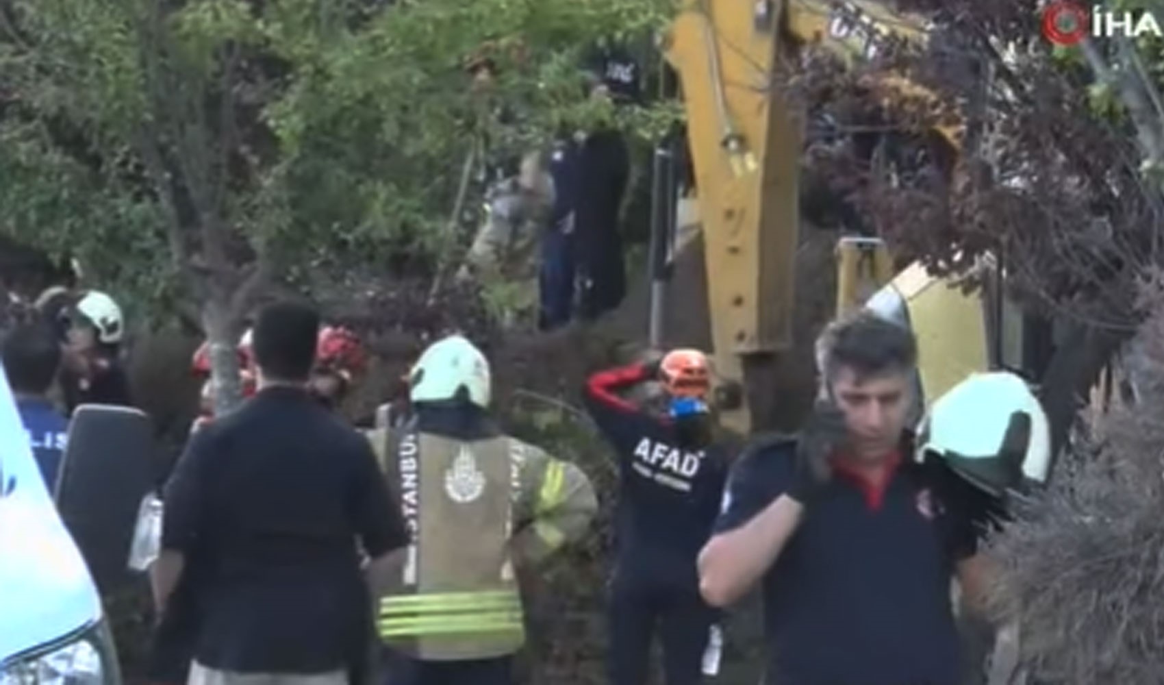 İstanbul Büyükçekmece'de toprak kayması meydana geldi