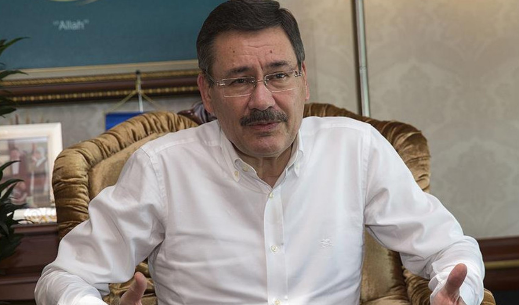 Melih Gökçek'ten hakkındaki soruşturmaya dair ilk açıklama: Kendimi Türk adaletine teslim ediyorum