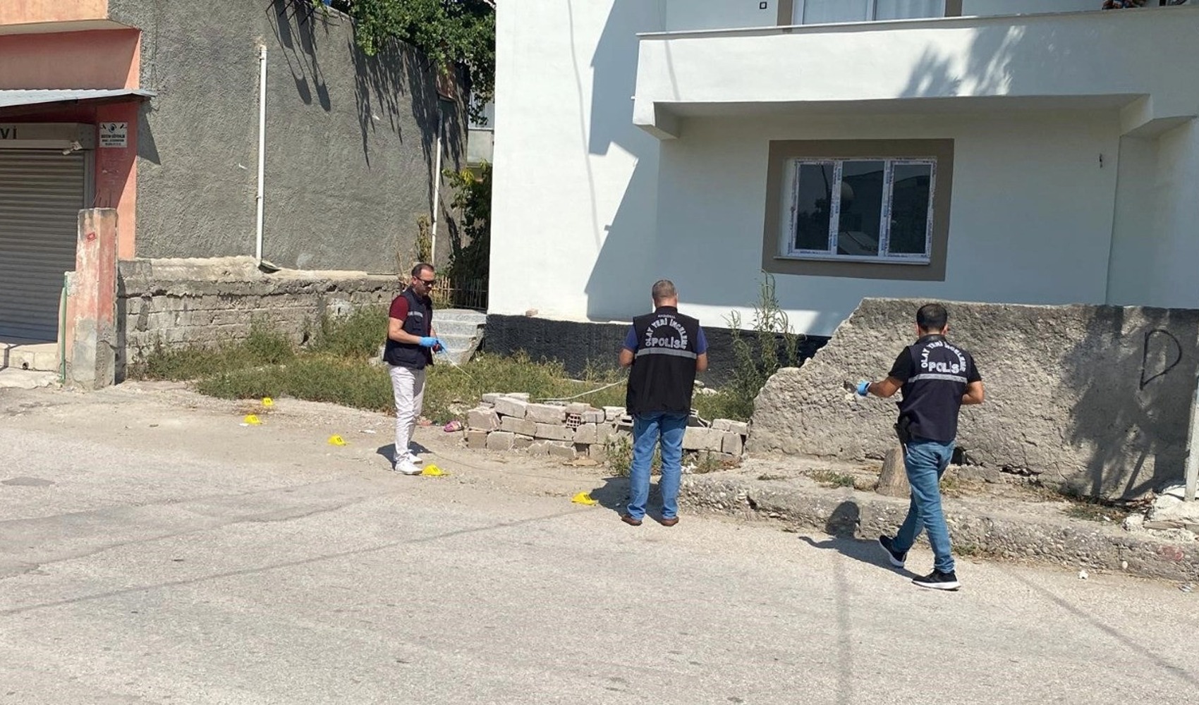 Armed attack on wife and sister-in-law during divorce proceedings in Adana