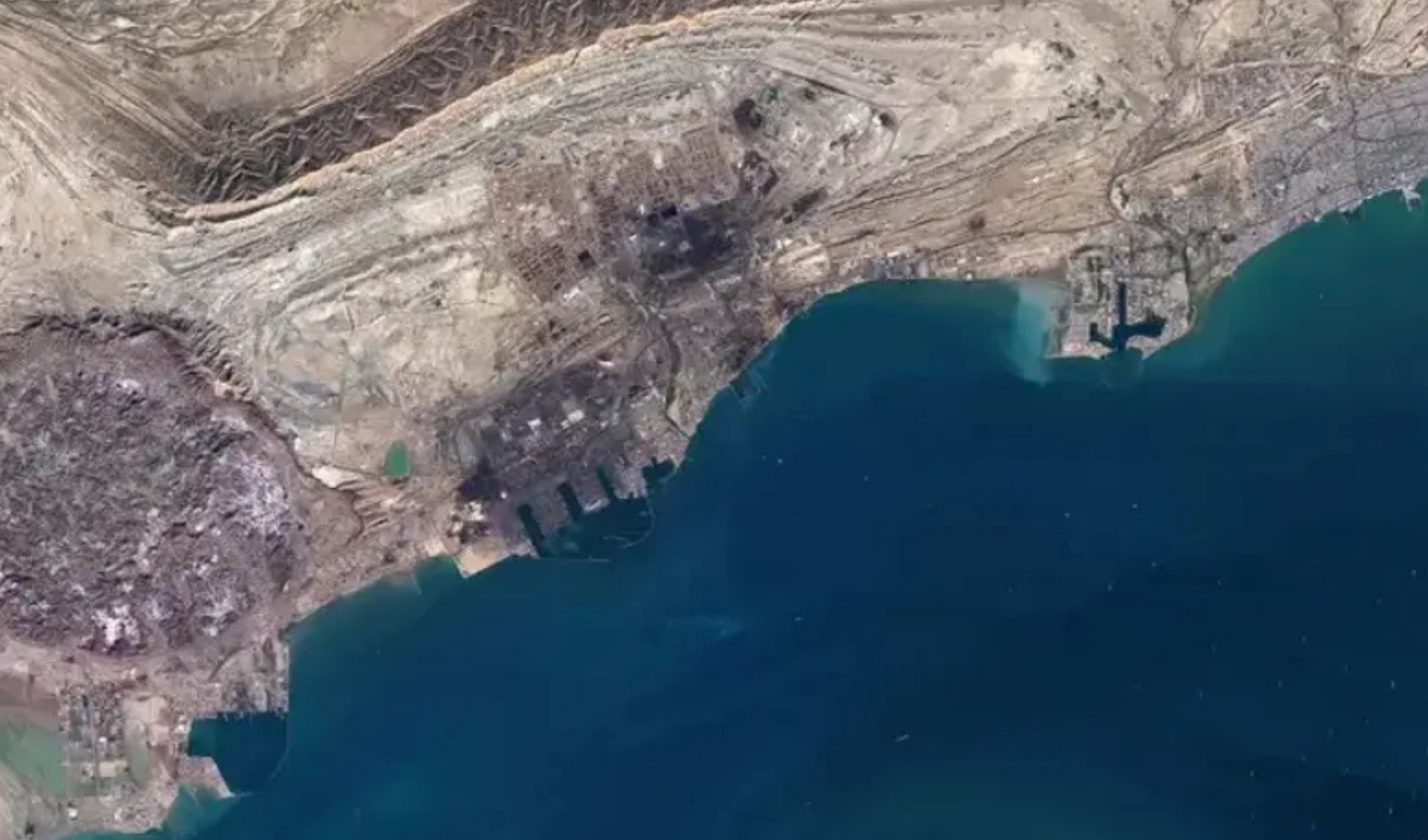 İran’ın Lark Adası’nda patlama sesleri duyuldu