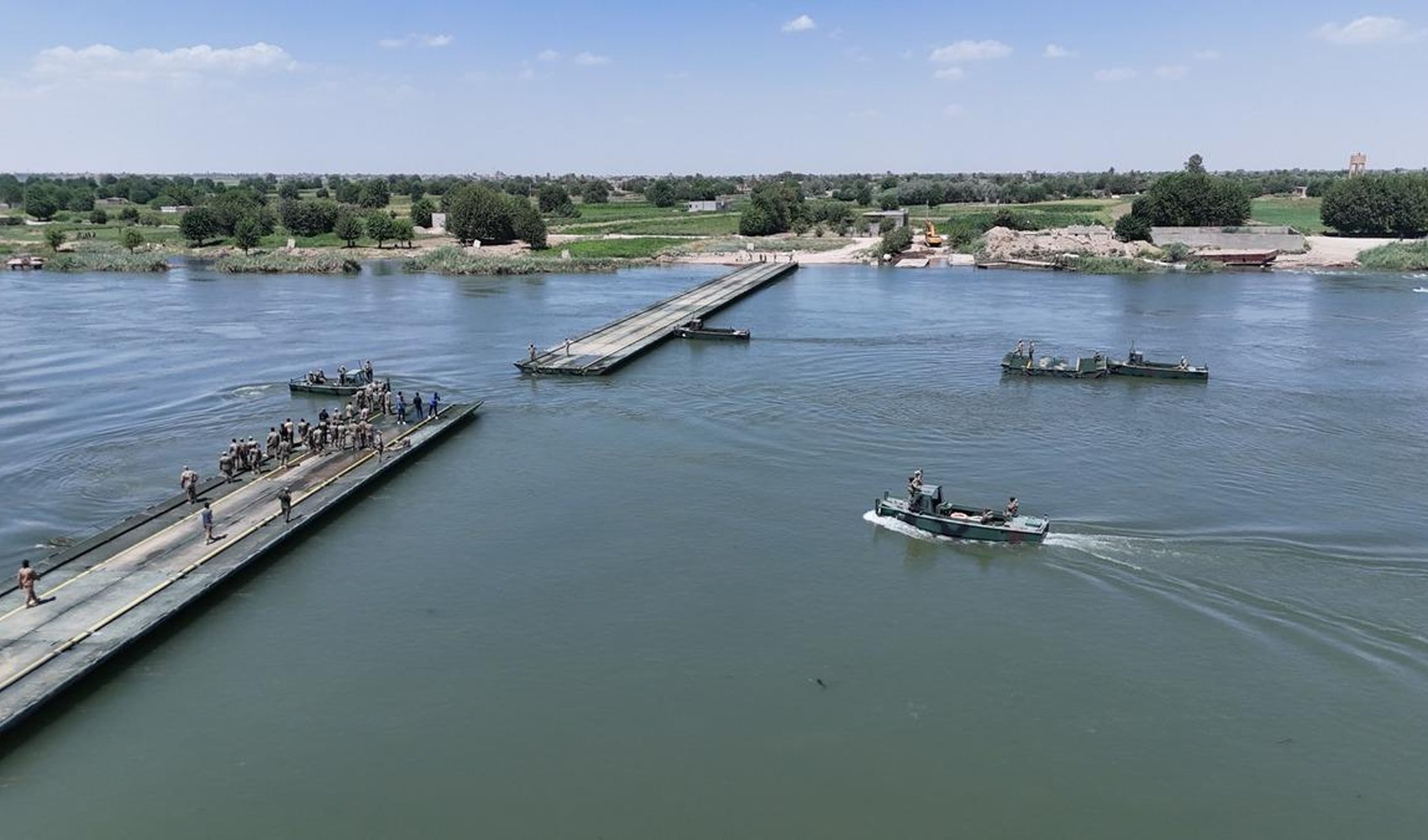Floating bridge built on the Euphrates in cooperation between the TAF and the Syrian army