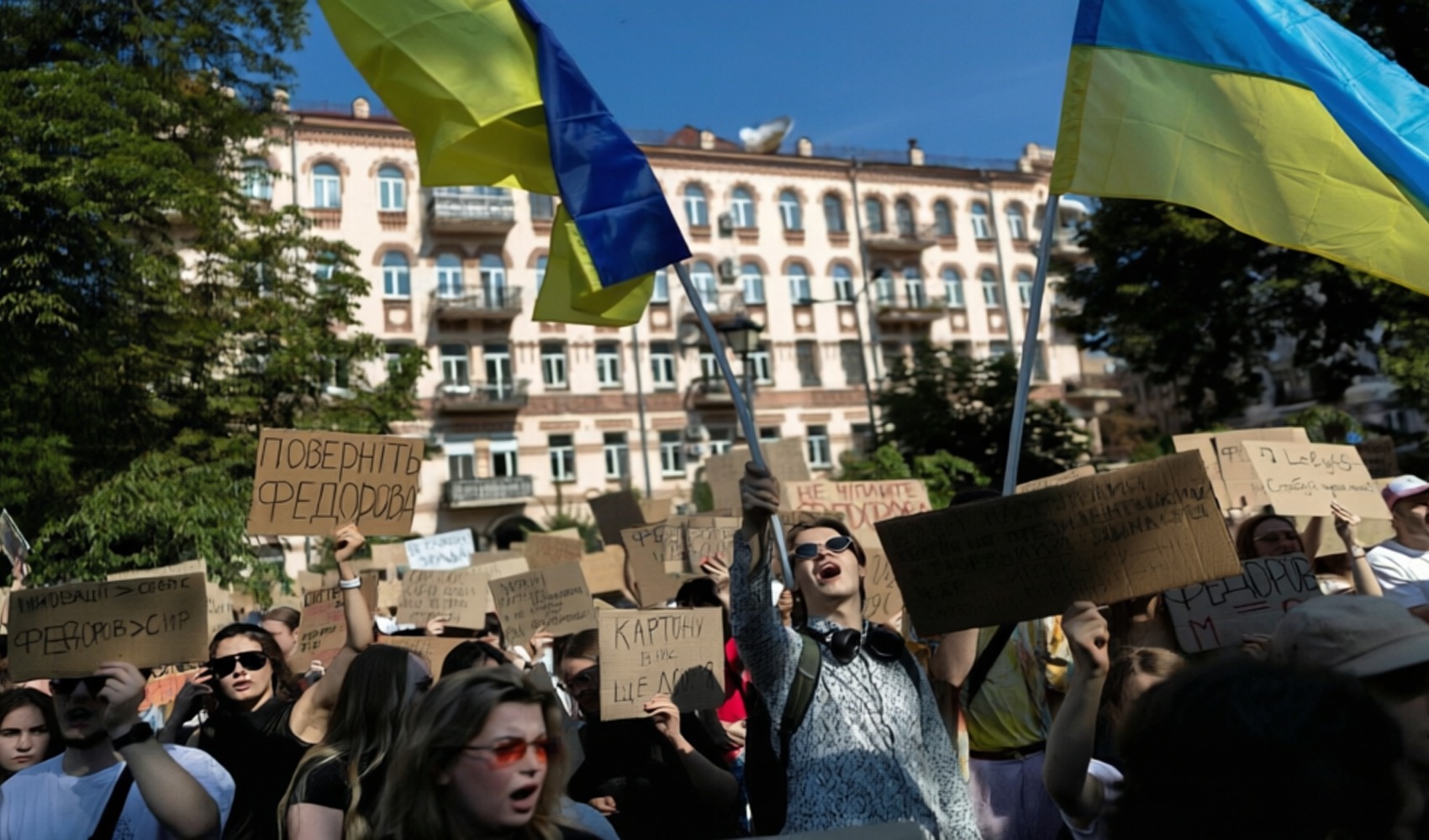 US adds risk of civil unrest to Ukraine travel advisory
