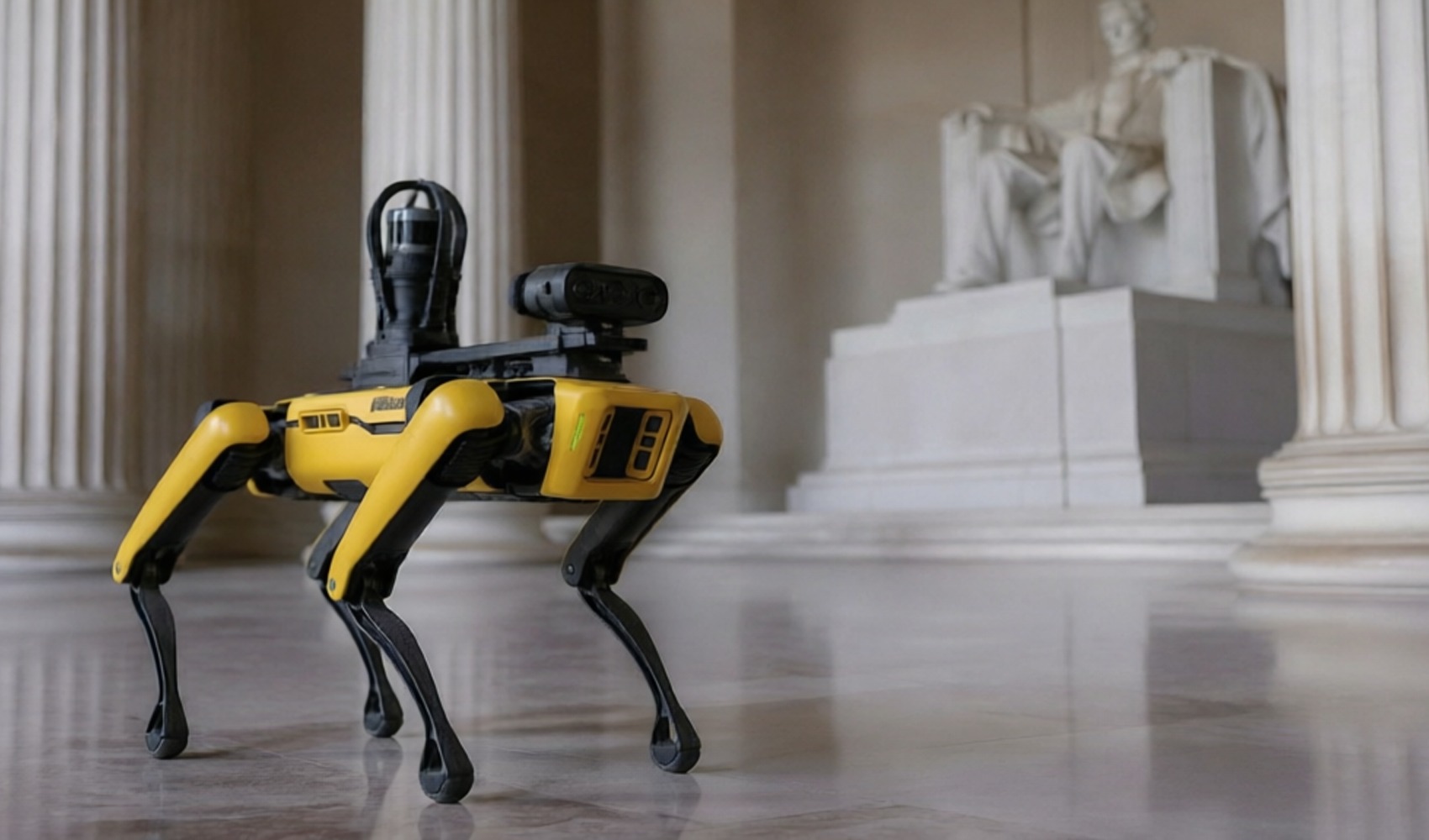 ICE, sınır dışı operasyonlarında kullanılmak üzere robot köpek alımını değerlendiriyor