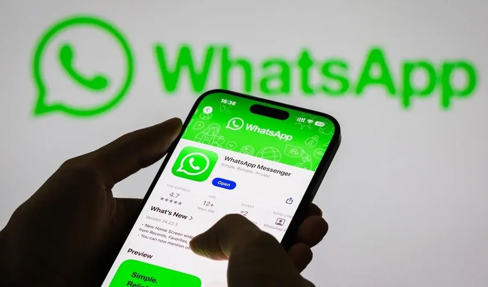 WhatsApp inizia a testare la funzione di etichetta per i contenuti IA sui canali Android