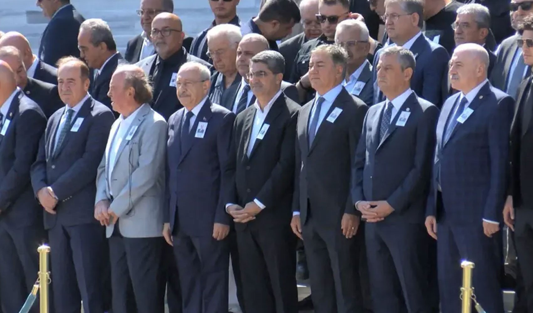 Kılıçdaroğlu ve Özel tören çıkışında tokalaşmadı