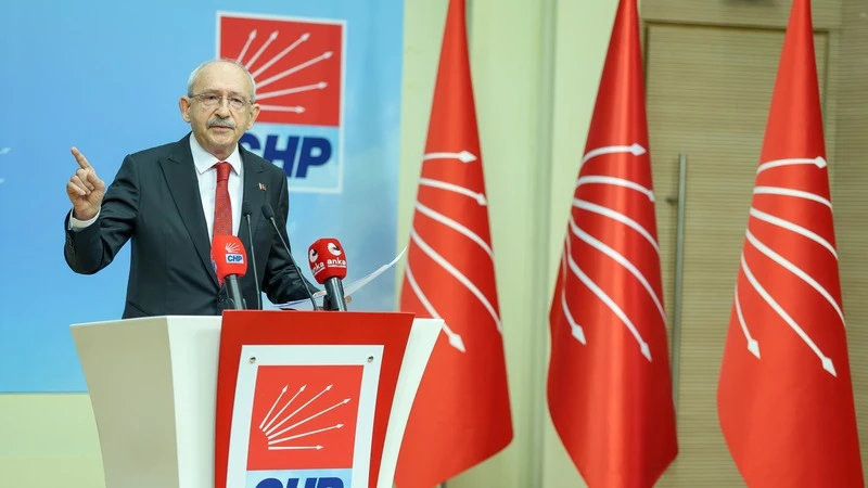 Kemal Kılıçdaroğlu CHP kürsüsünde konuşma yapıyor