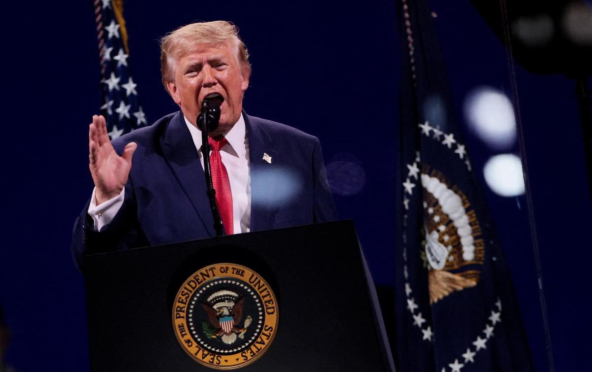 Donald Trump’ın başkanlık kürsüsünde konuşurken çekilmiş fotoğrafı.