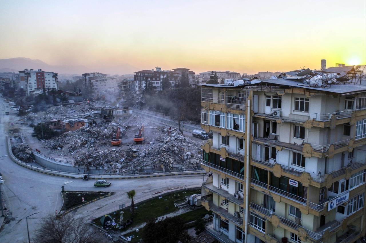 Depremde 51 kişinin hayatını kaybettiği Furkan Apartmanı davası: 4 kamu  görevlisi hakkında dava açıldı - Evrensel