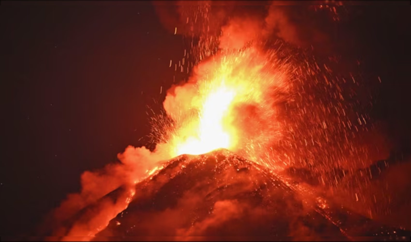 El volcán entra en erupción: el nivel de peligro se eleva a naranja