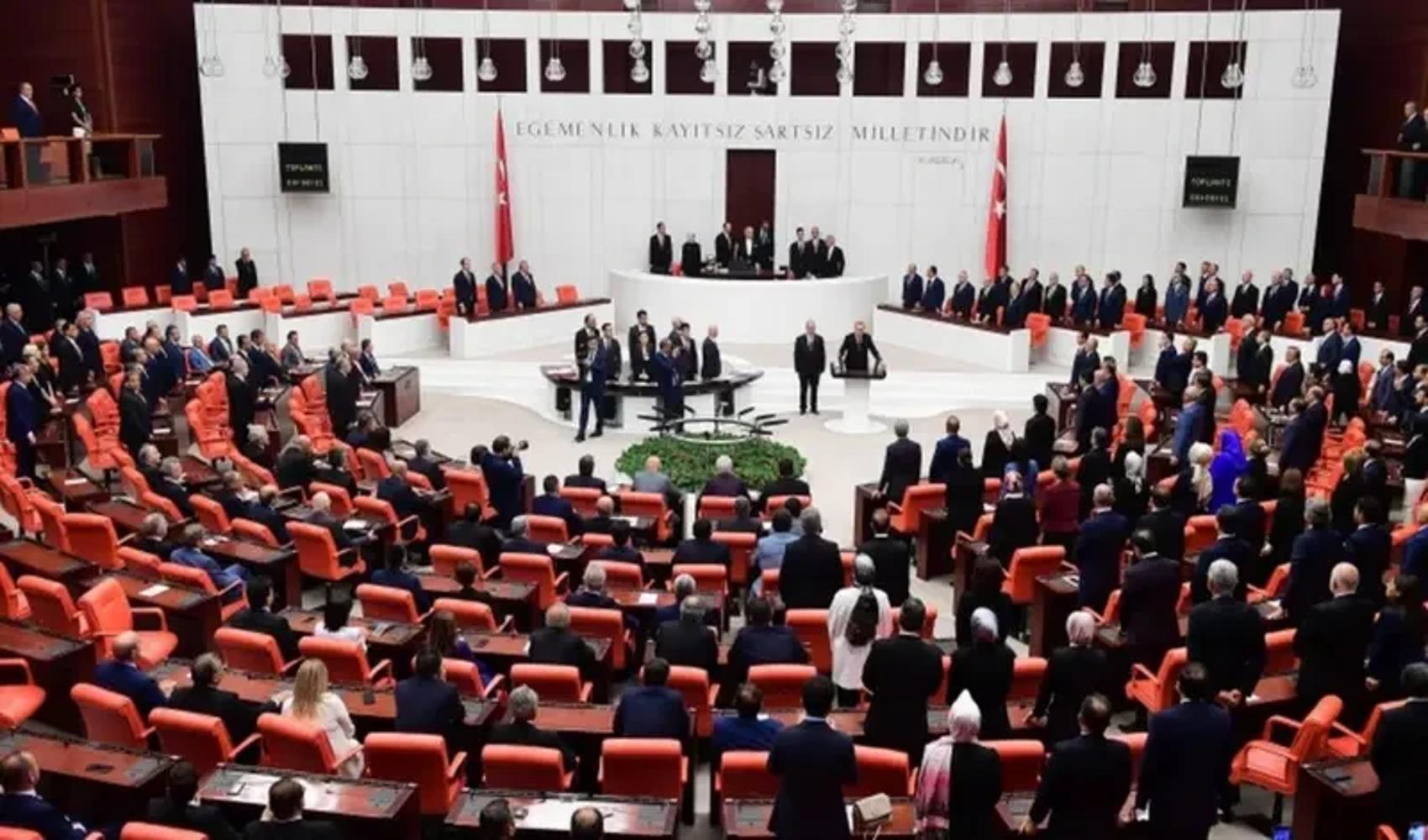 Çözüm sürecine ilişkin çerçeve yasa teklifi AKP milletvekillerinin imzasına açıldı