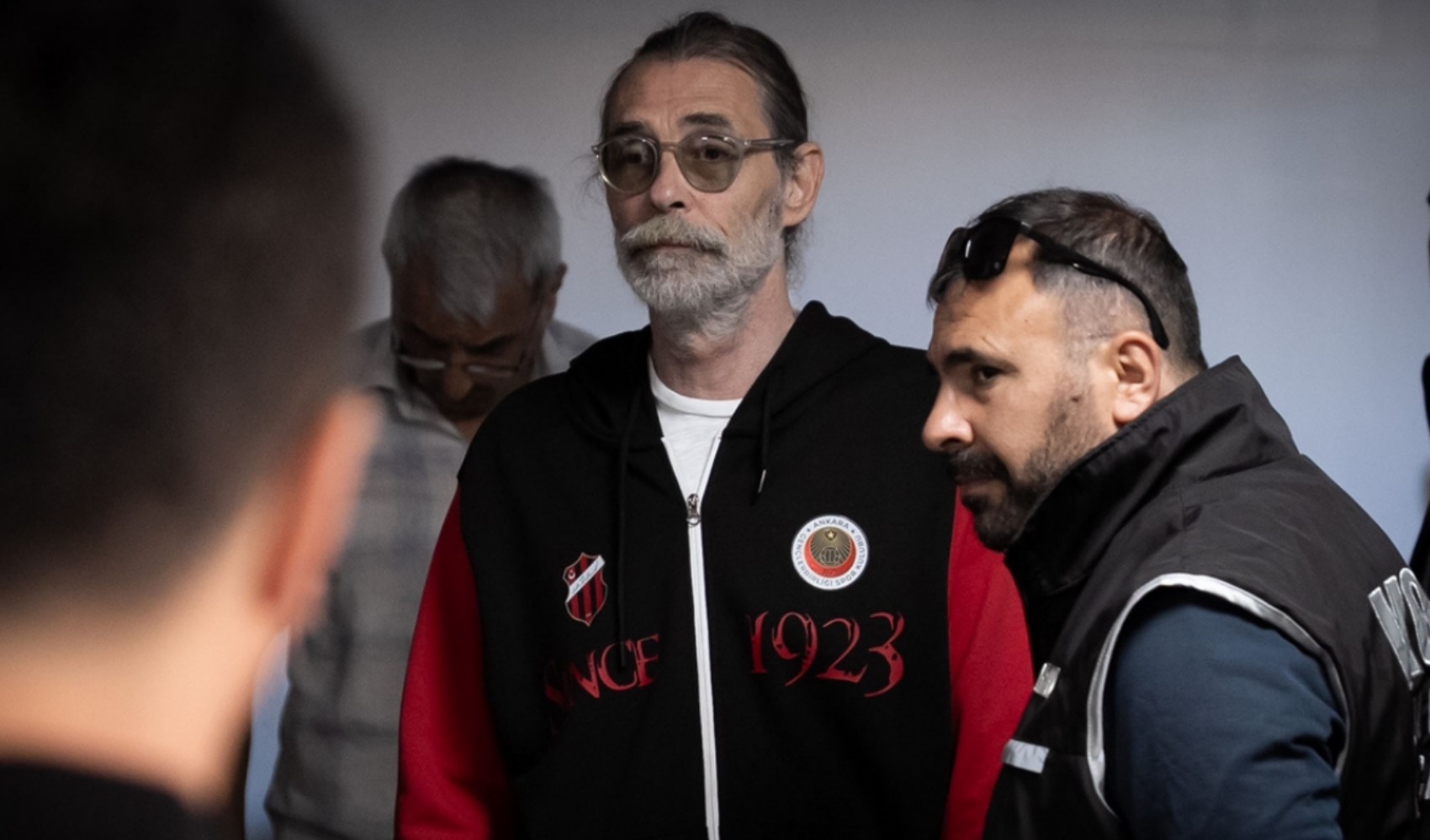 YENİ Parti'den Erdal Beşikçioğlu'nun tutuklanmasına tepki: Hukuk devleti ilkeleri zedeleniyor