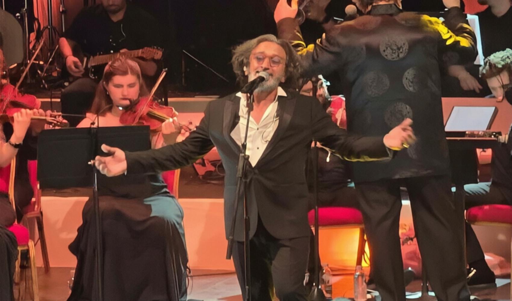 Fettah Can performs the new season anthem he wrote for Bursaspor at the Bursa Festival