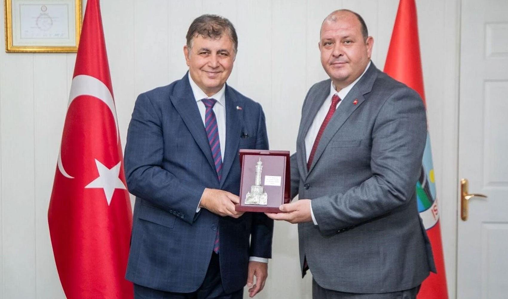 İzmir'de CHP'li belediyeye operasyon!