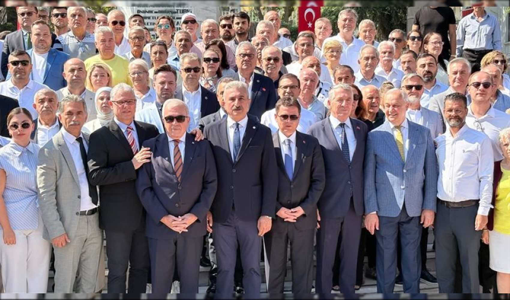 A Bursa 6 sindaci distrettuali del CHP passano al Yeni Parti
