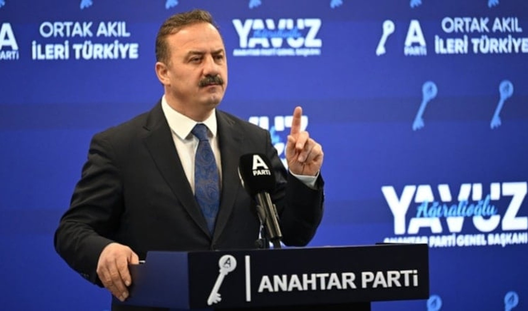 Yavuz Ağıralioğlu'ndan 'çerçeve yasa' tepkisi: Ne olduğunu Öcalan biliyor, ben bilmiyorum