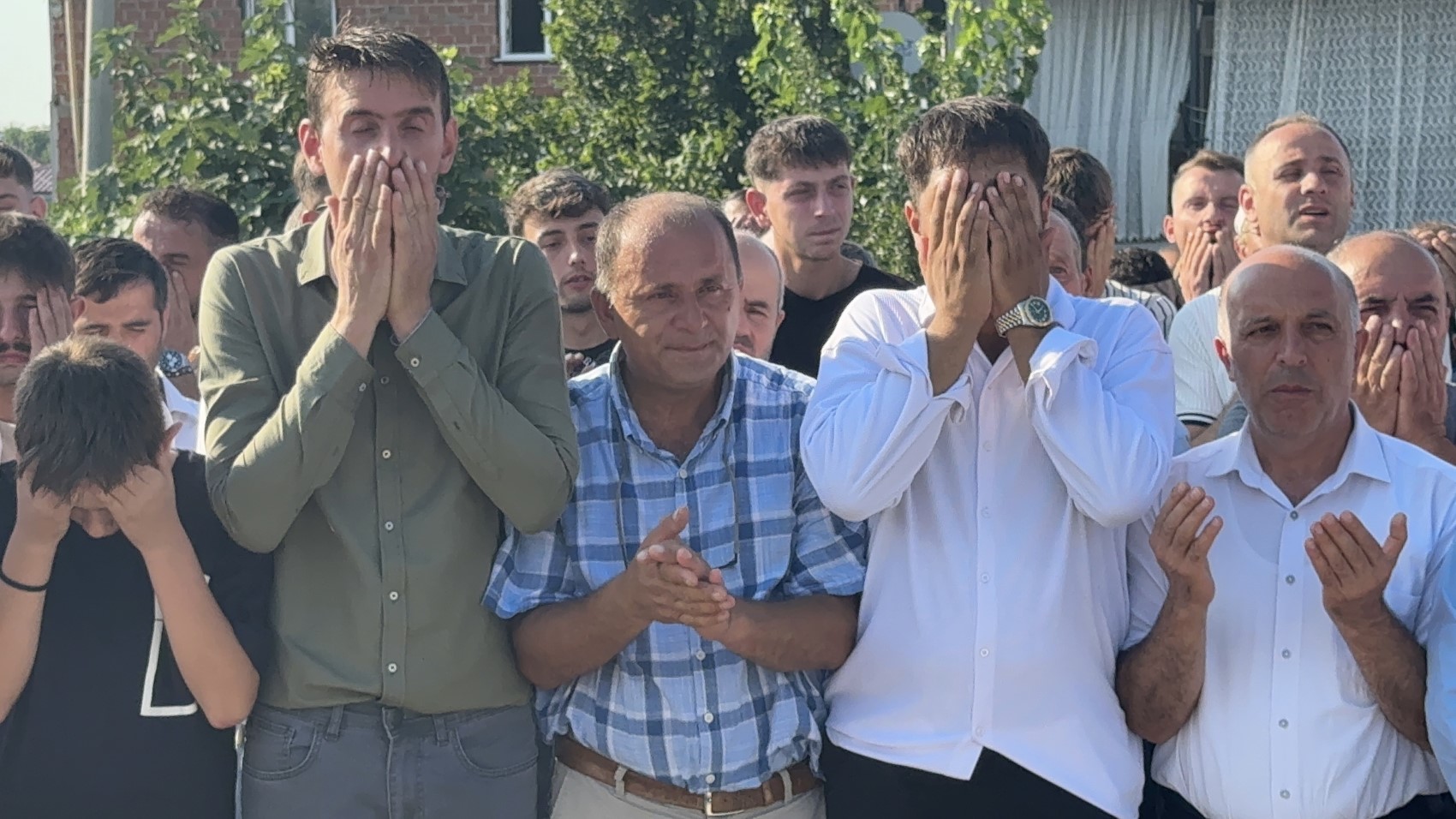 Ölü ya da diri bulunamadı, gıyabi cenaze namazı kılındı
