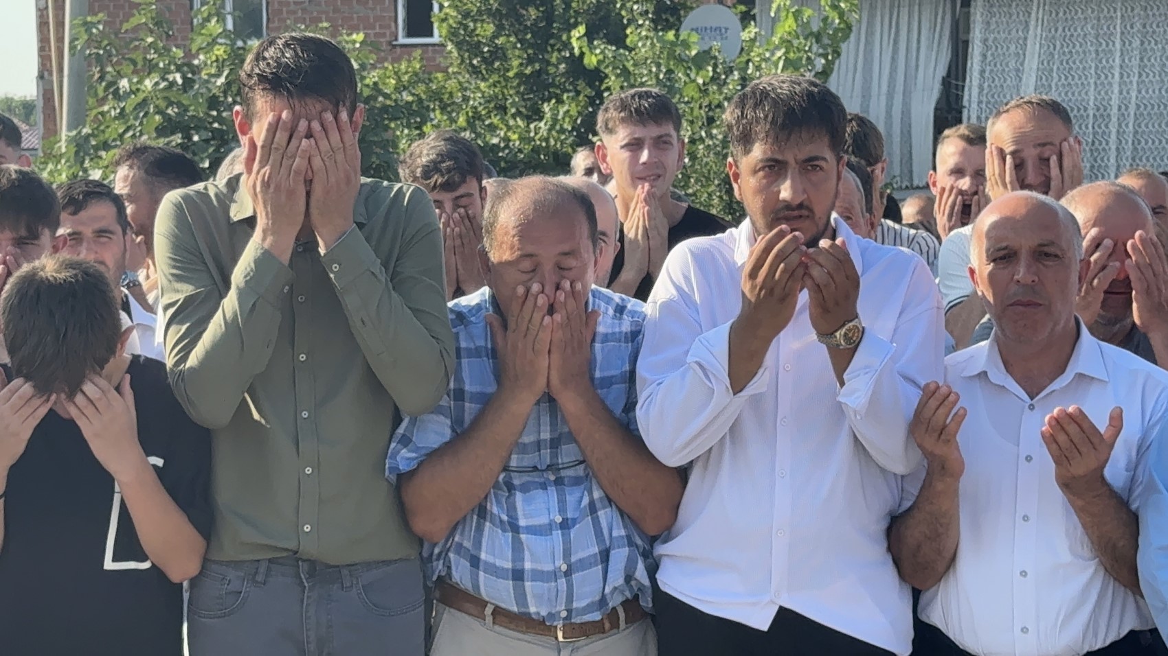 Ölü ya da diri bulunamadı, gıyabi cenaze namazı kılındı
