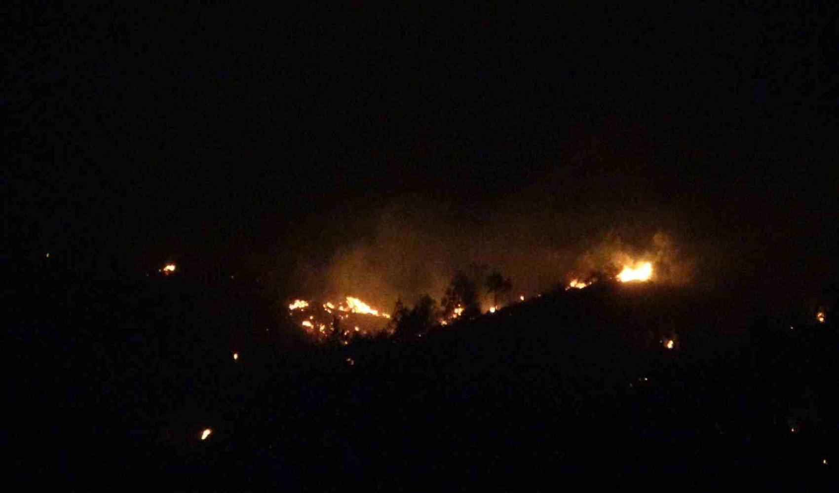 Waldbrand in Ezine, Çanakkale unter Kontrolle: Nachlöscharbeiten in der Region dauern an